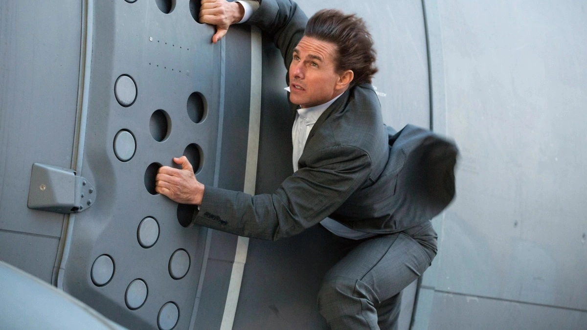 Amazing Clip Reveals Tom Cruise’s Mission Impossible Feat Before And After Special Effects