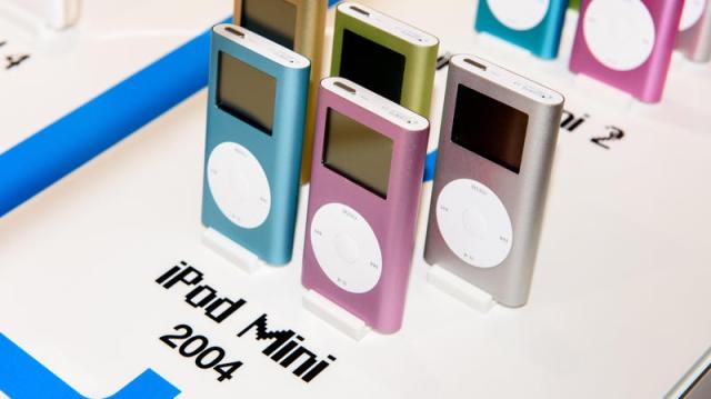 Millennials Are Outraged At The Sale Of ‘Vintage’ IPods At Urban Outfitters