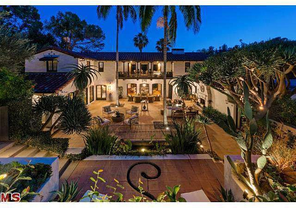 A $3 Million Home In Hollywood Is Sold By Robert Pattinson. Check It Out Inside!